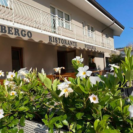 Hotel Riviera Magnano in Riviera エクステリア 写真