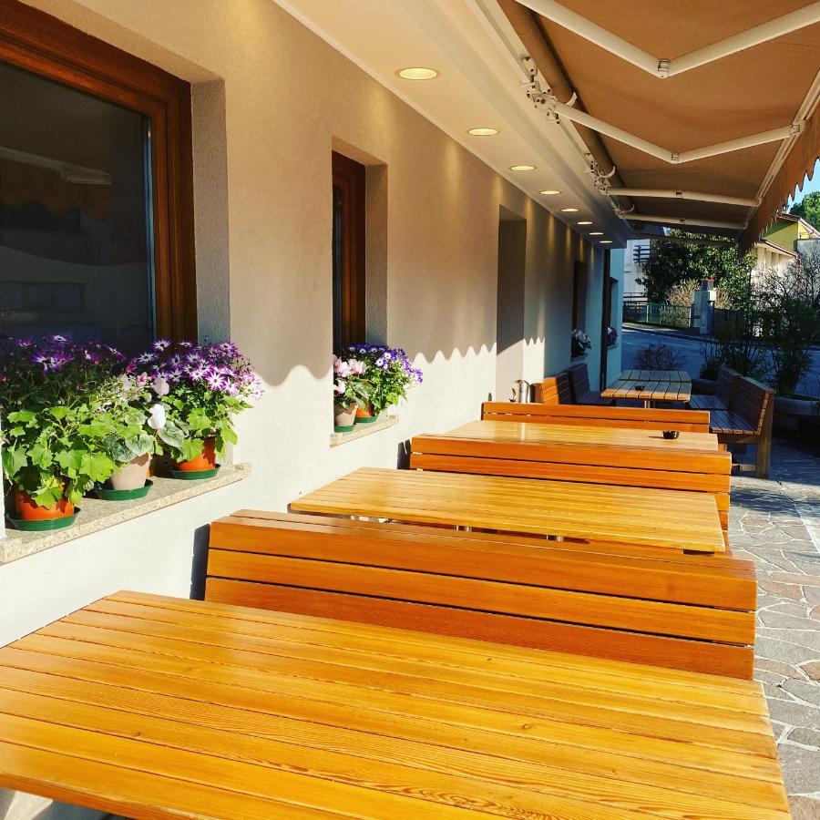Hotel Riviera Magnano in Riviera エクステリア 写真